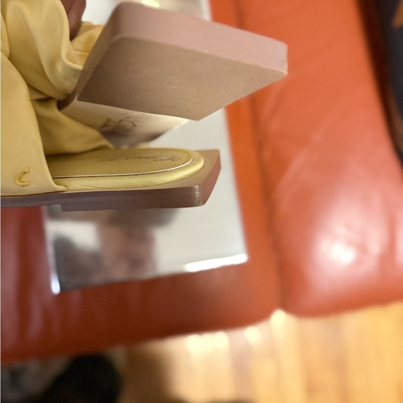 🔥Circus by Sam Edelman Ruffled Tan Sandals - Picture 6 of 8